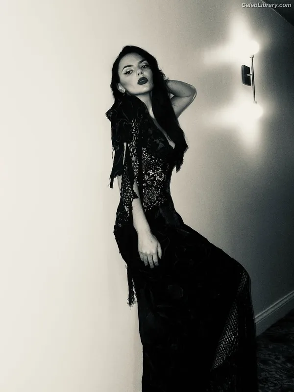 Dafne Keen photo 3 of 1056