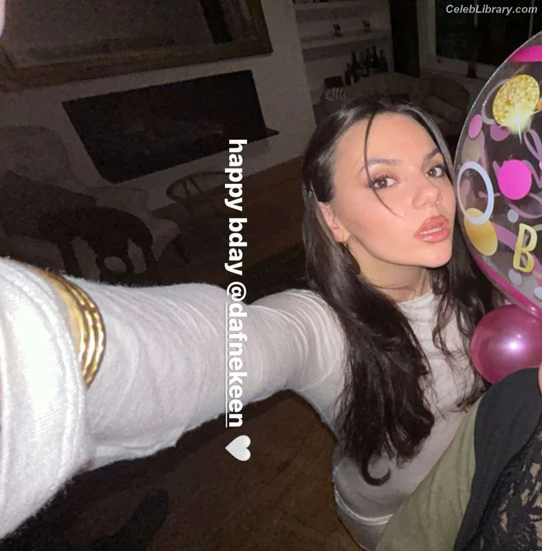 Dafne Keen photo 1 of 1056