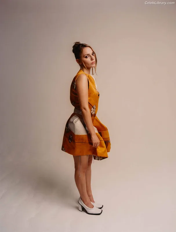Dafne Keen photo 14 of 1056