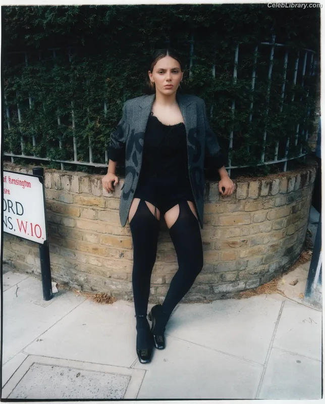 Dafne Keen photo 10 of 1056