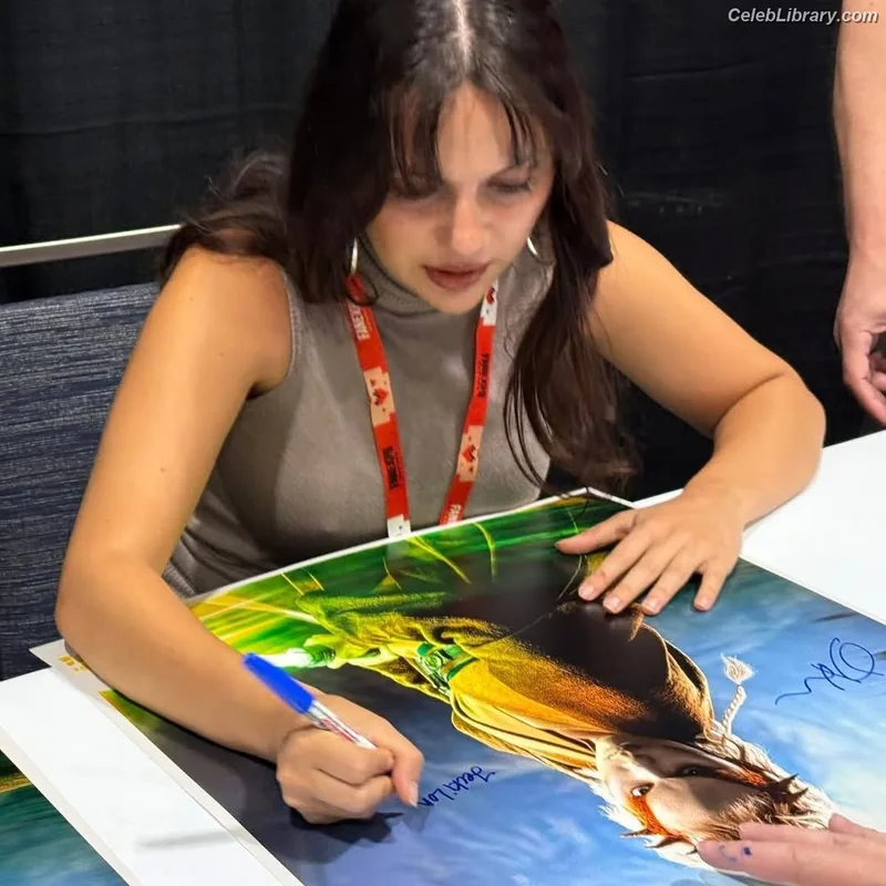 Dafne Keen photo 17 of 1056
