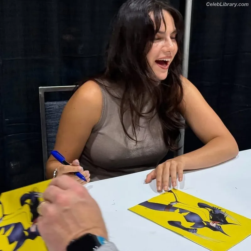 Dafne Keen photo 21 of 1056