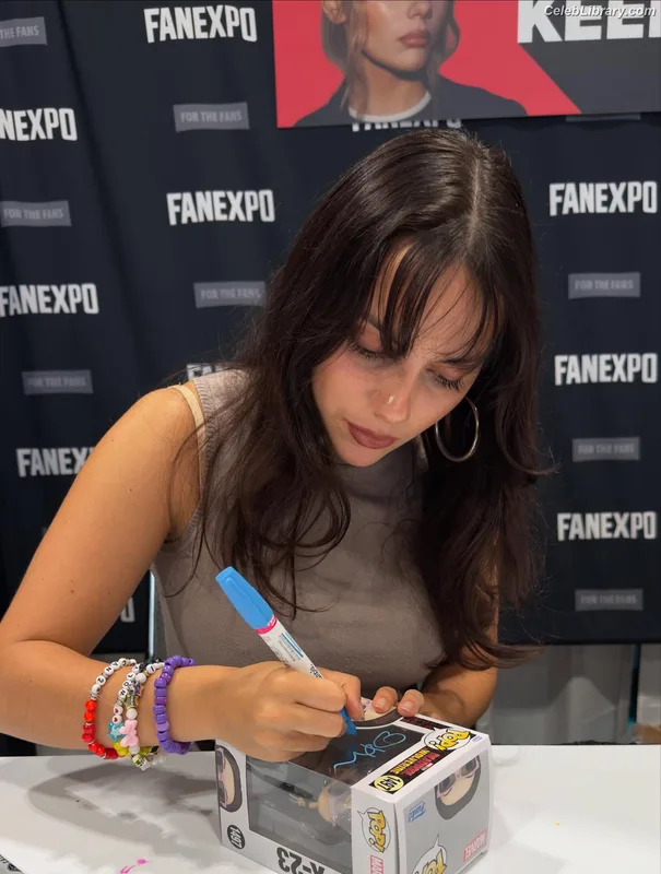 Dafne Keen photo 23 of 1056