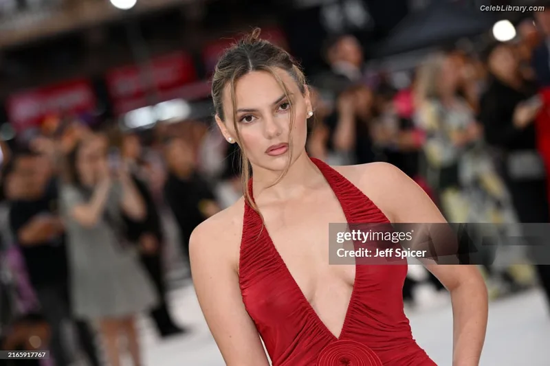 Dafne Keen photo 10 of 1056