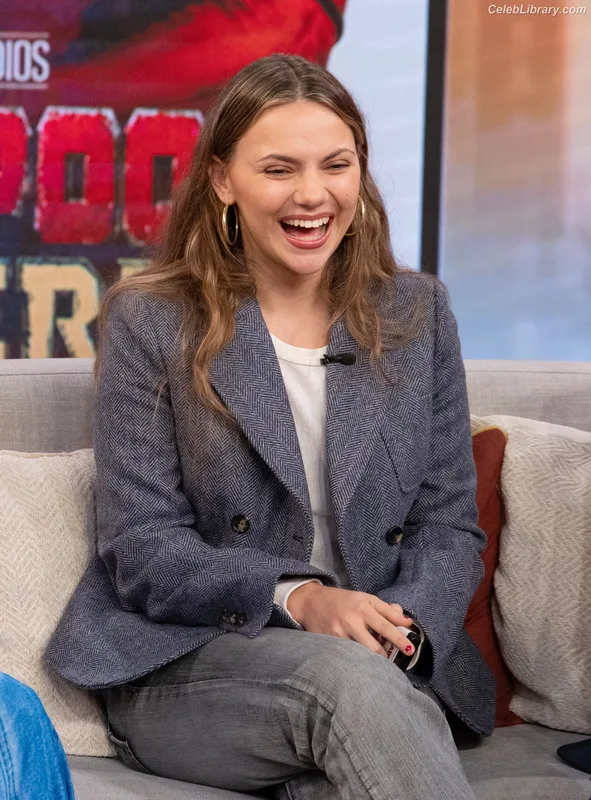Dafne Keen photo 2 of 1056