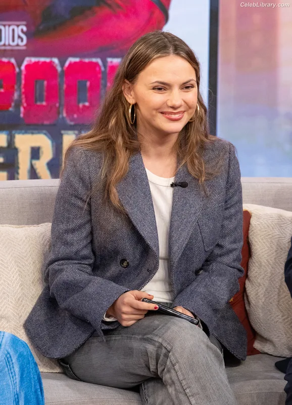 Dafne Keen photo 3 of 1056