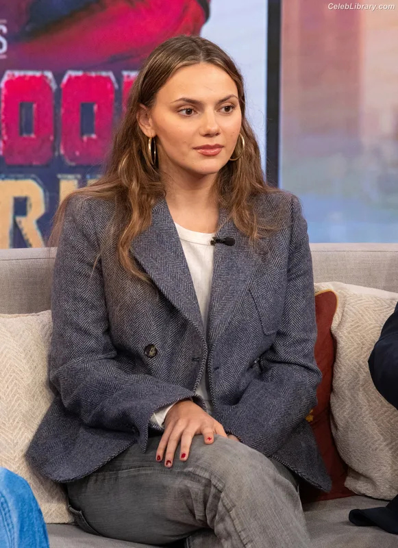 Dafne Keen photo 5 of 1056