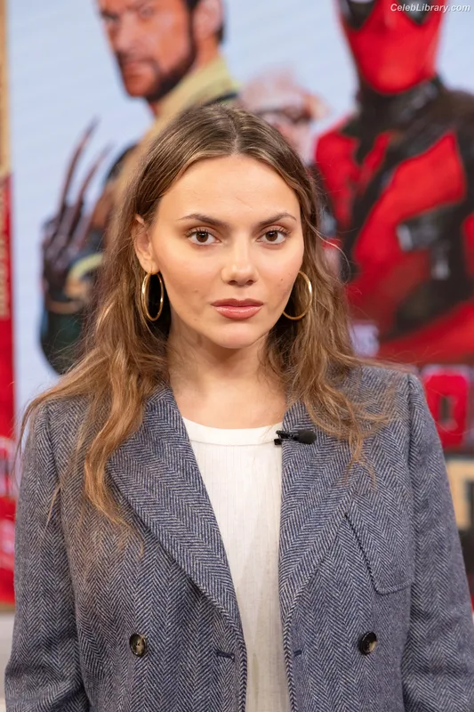 Dafne Keen photo 6 of 1056