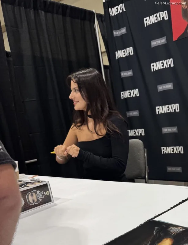 Dafne Keen photo 17 of 1056