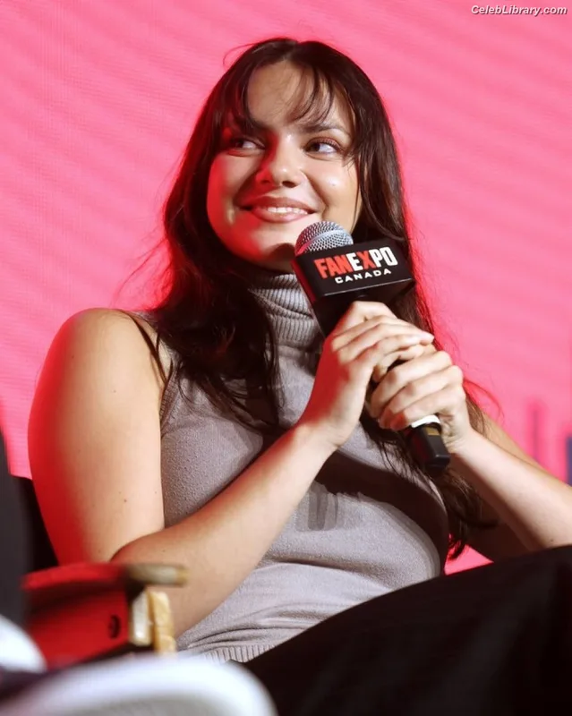Dafne Keen photo 19 of 1056