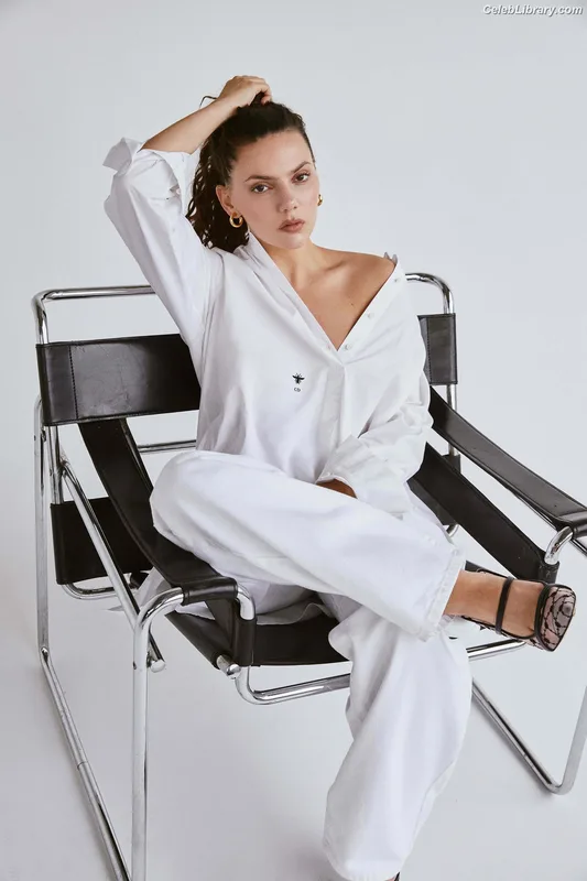 Dafne Keen photo 17 of 1056