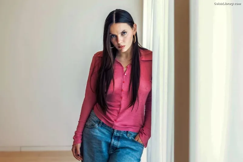 Dafne Keen photo 23 of 1056