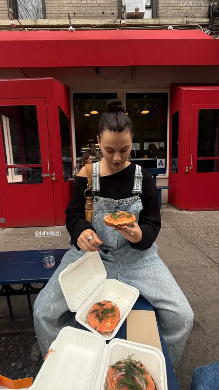 Dafne Keen photo 12 of 1056