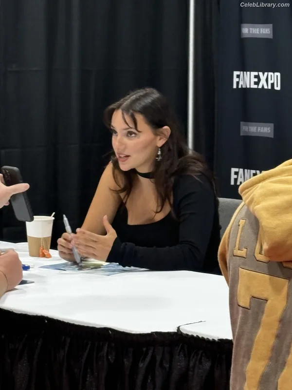 Dafne Keen photo 17 of 1056
