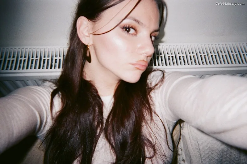 Dafne Keen photo 7 of 1056