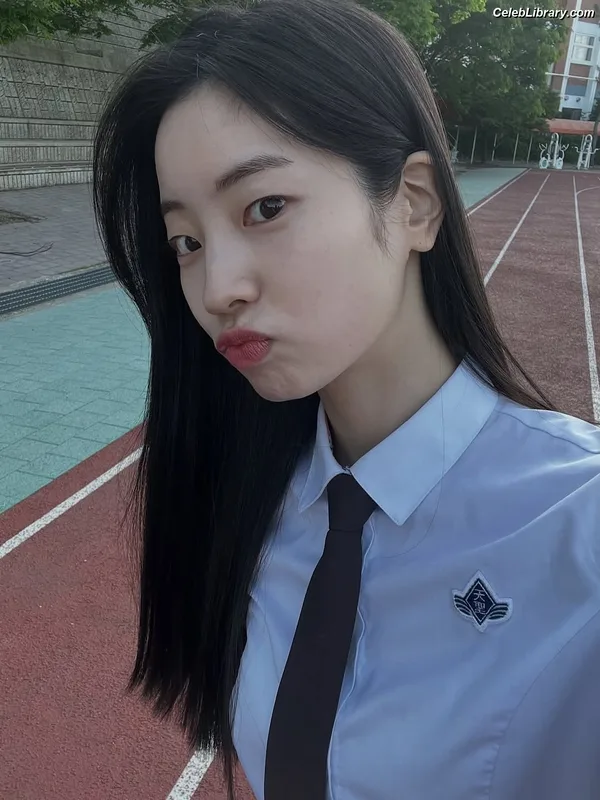 Dahyun (TWICE) photo 5 of 100