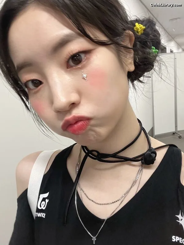 Dahyun (TWICE) photo 12 of 100