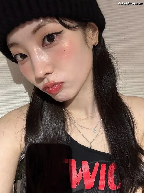 Dahyun (TWICE) photo 16 of 100