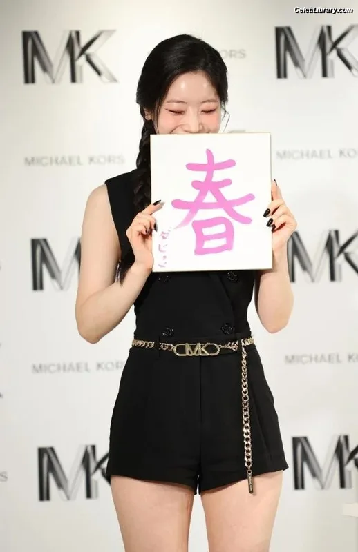 Dahyun (TWICE) photo 16 of 100