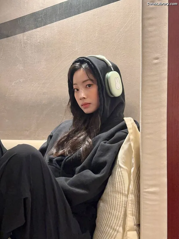 Dahyun (TWICE) photo 2 of 100