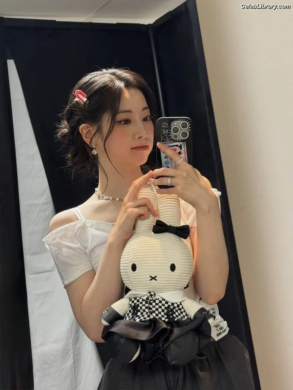 Dahyun (TWICE) photo 14 of 100