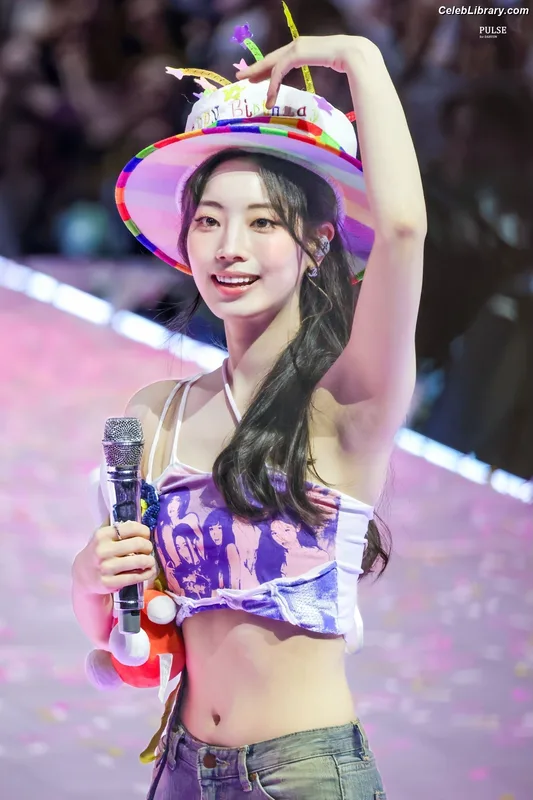 Dahyun (TWICE) photo 18 of 100