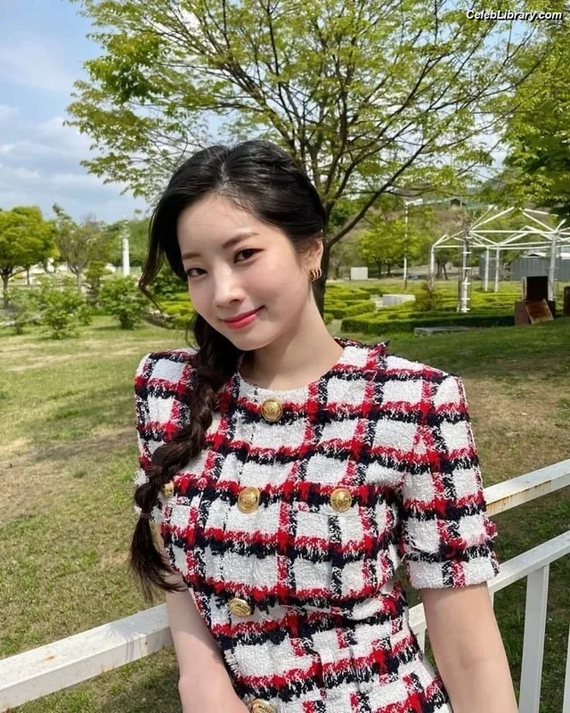 Dahyun (TWICE) photo 17 of 100