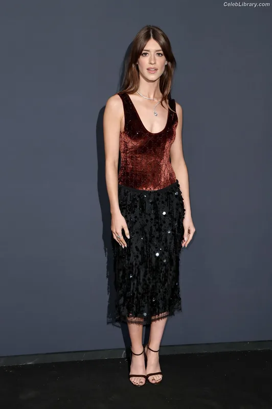 Daisy Edgar-Jones photo 9 of 630