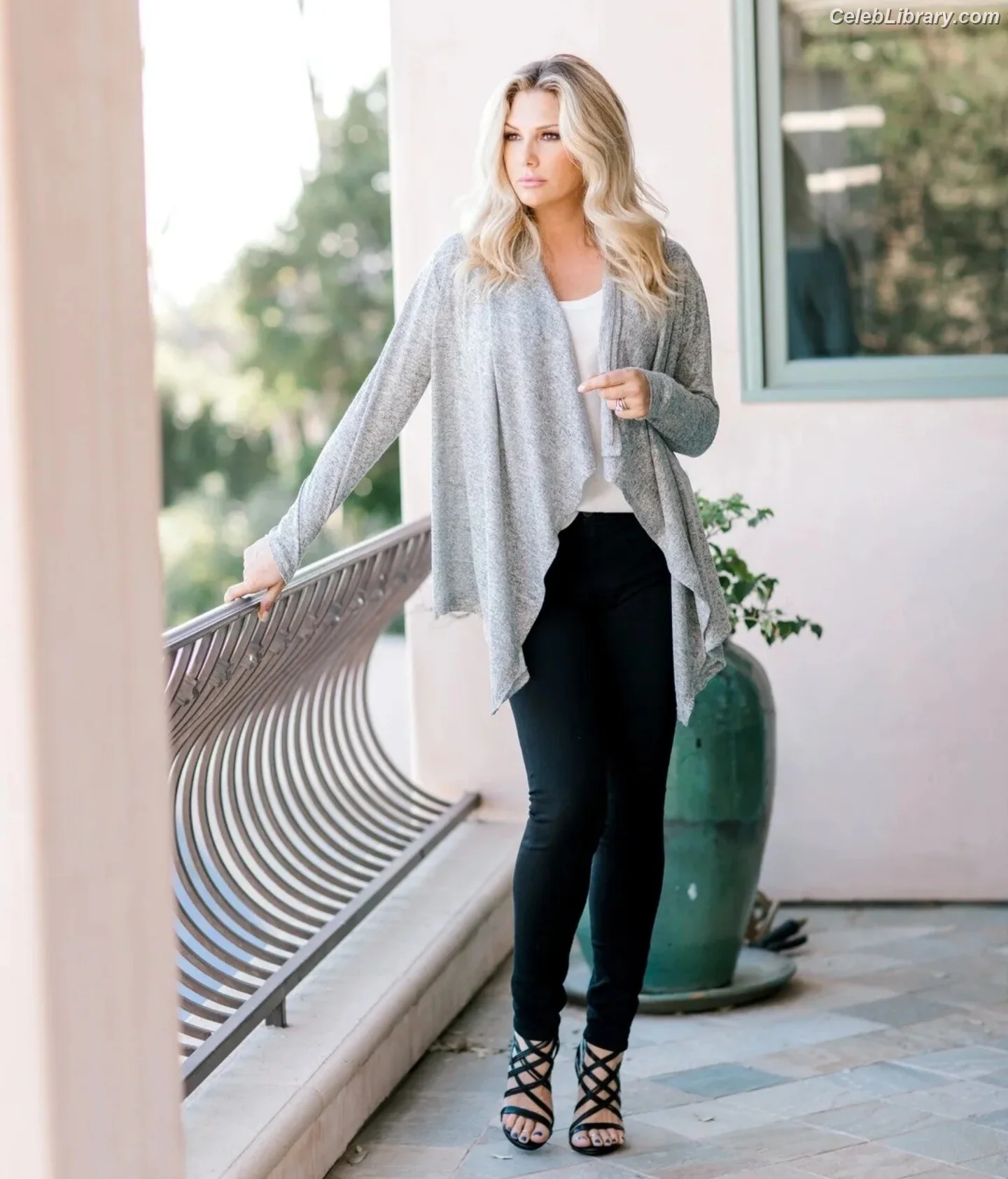 Daisy Fuentes photo 20 of 30