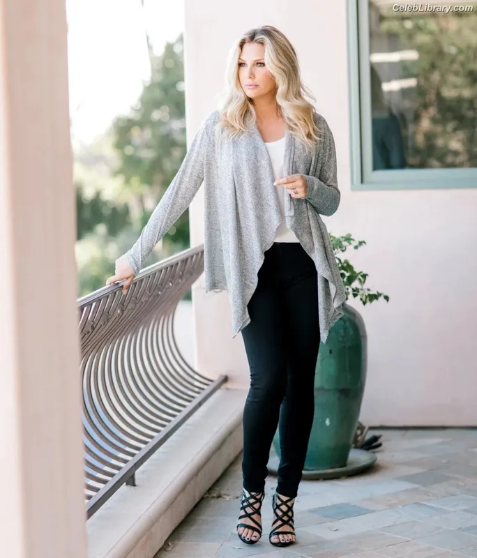 Daisy Fuentes photo 20 of 31