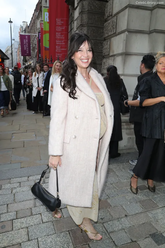 Daisy Lowe photo 12 of 47