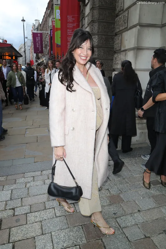 Daisy Lowe photo 13 of 47