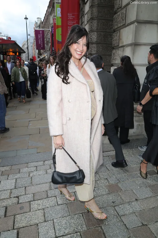 Daisy Lowe photo 14 of 47