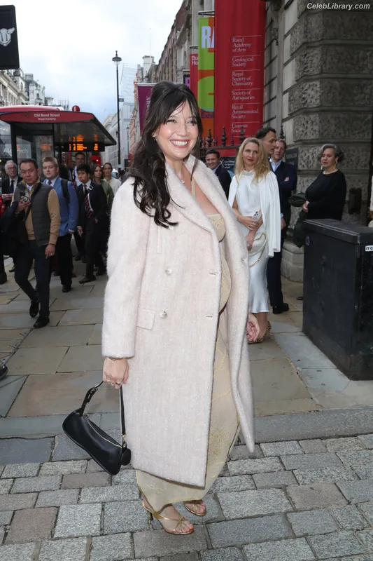 Daisy Lowe photo 15 of 47