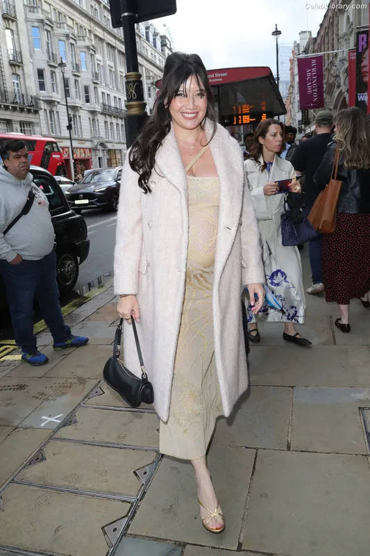 Daisy Lowe photo 20 of 47