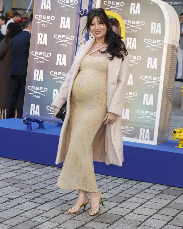 Daisy Lowe photo 23 of 47