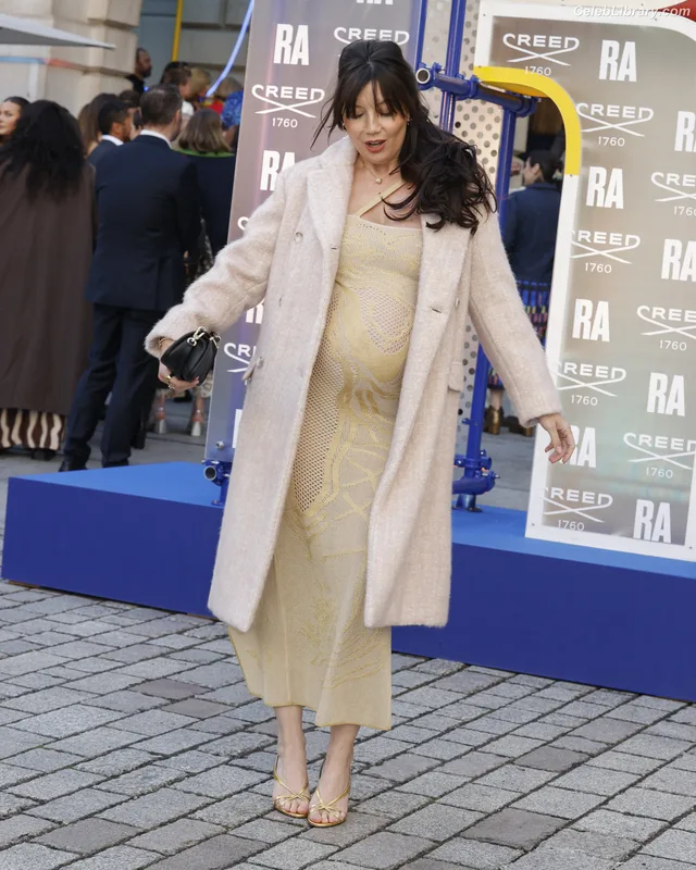 Daisy Lowe photo 24 of 47