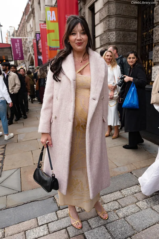 Daisy Lowe photo 19 of 47