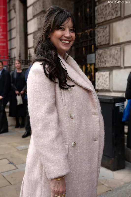 Daisy Lowe photo 22 of 47