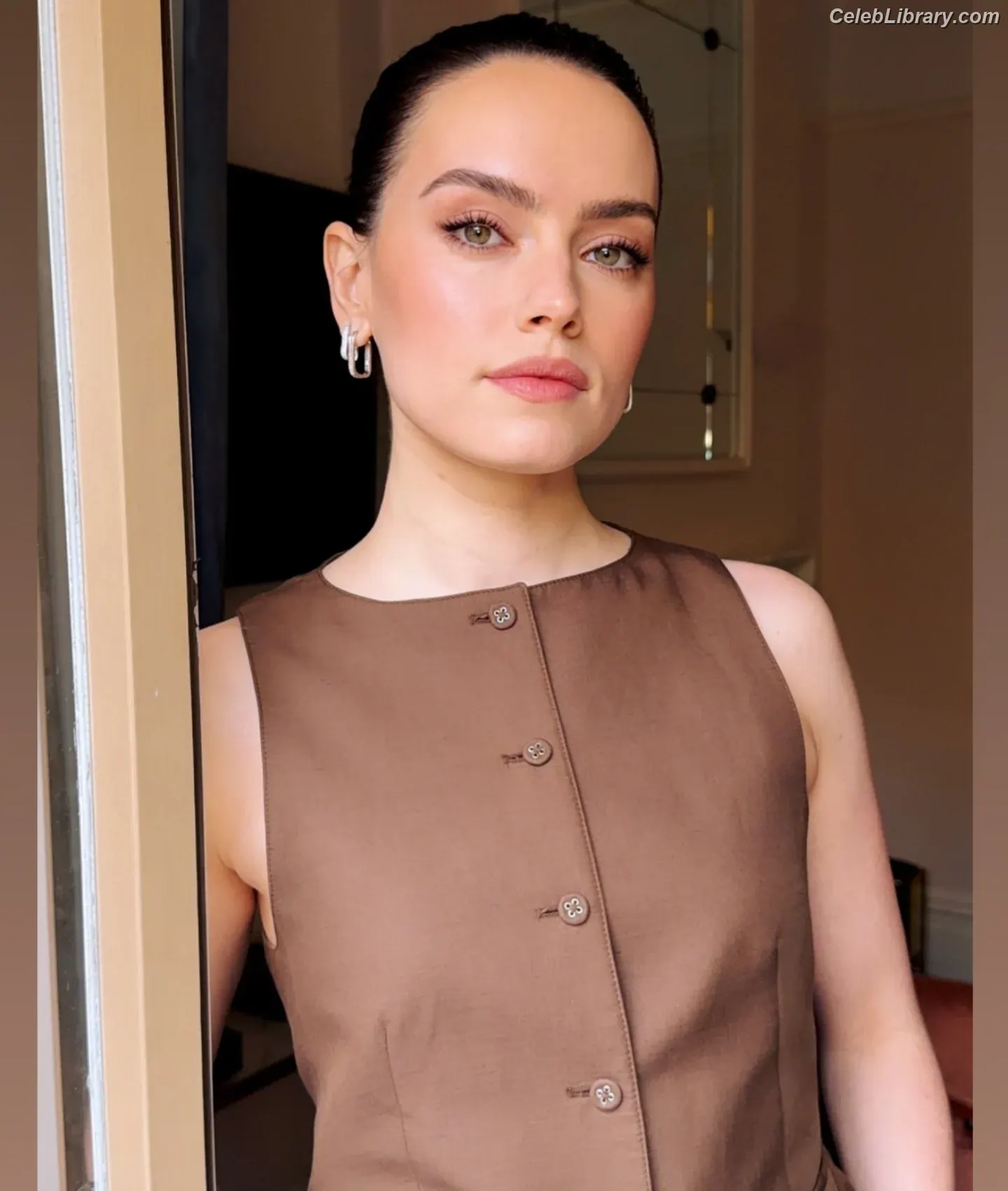 Daisy Ridley photo 22 of 1218