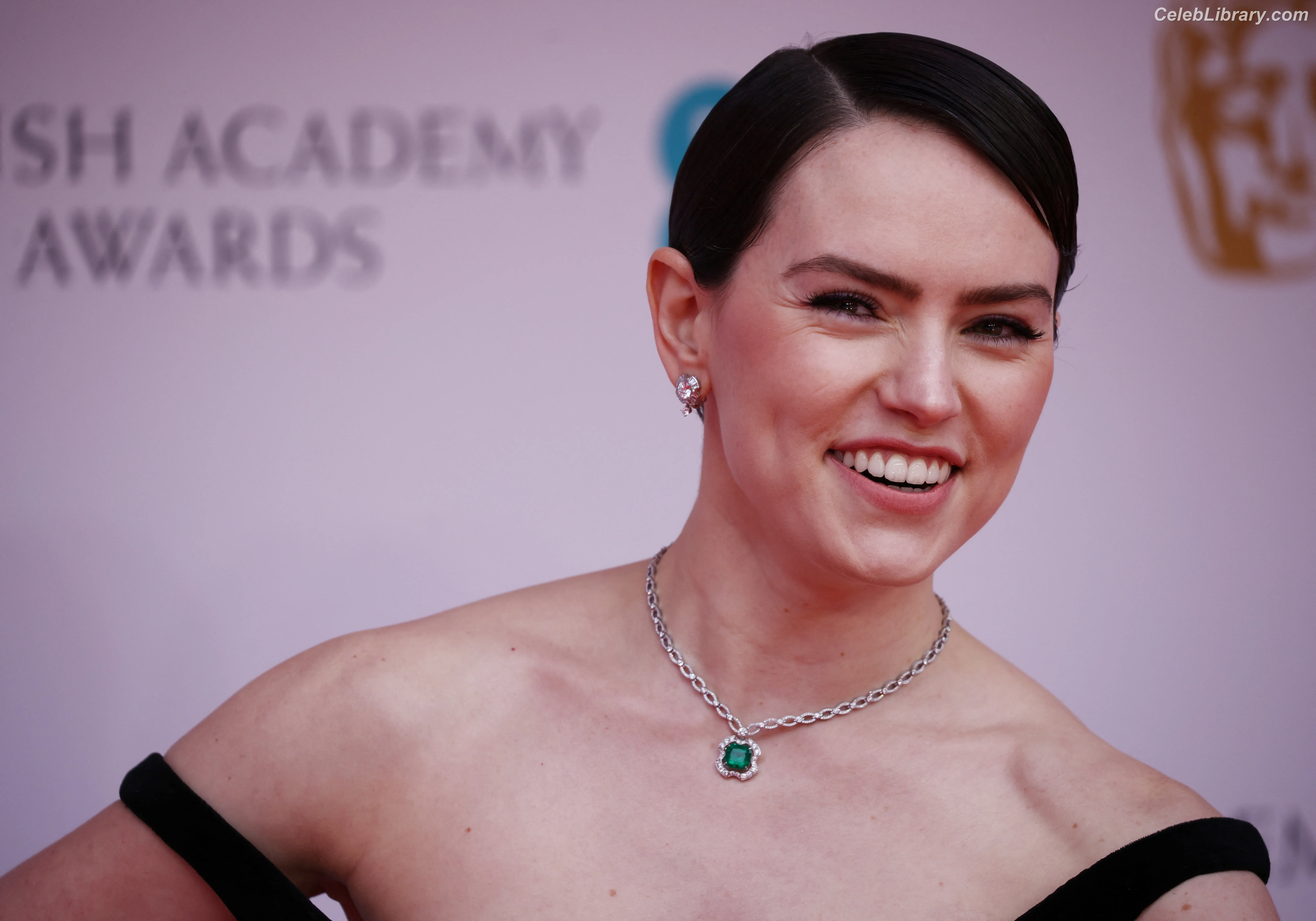 Daisy Ridley photo 7 of 1218
