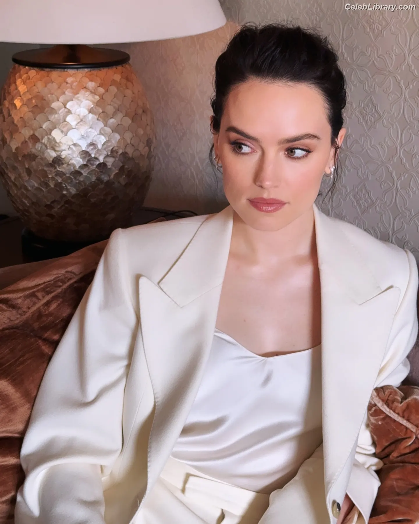 Daisy Ridley photo 16 of 1218