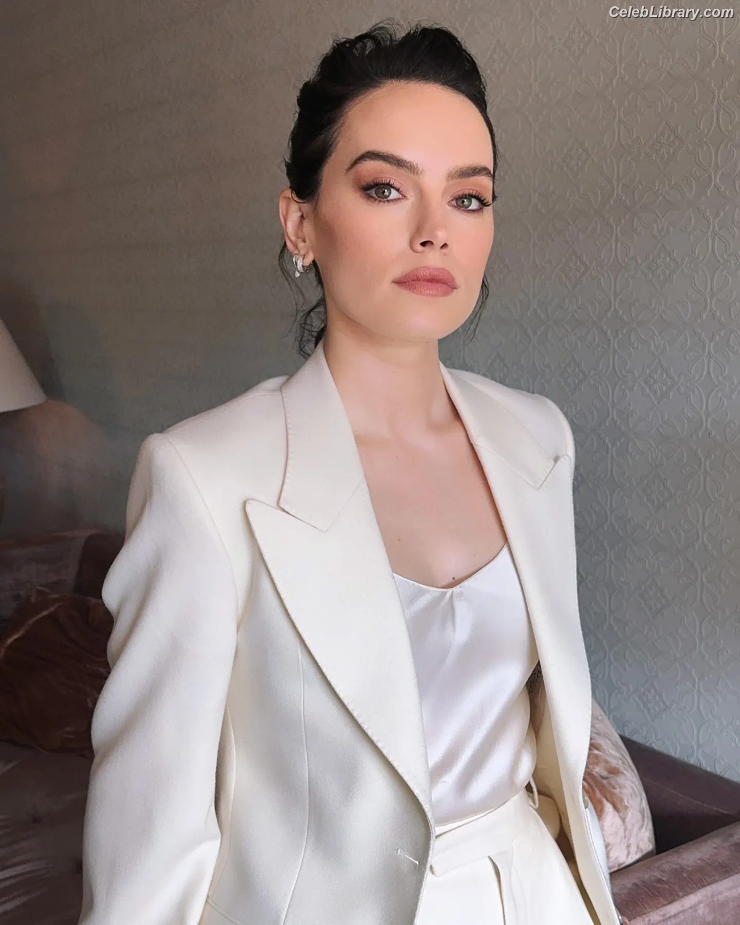 Daisy Ridley photo 17 of 1218