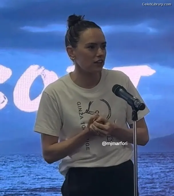 Daisy Ridley photo 20 of 1218