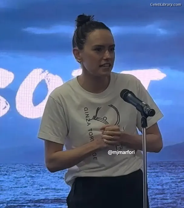 Daisy Ridley photo 21 of 1218