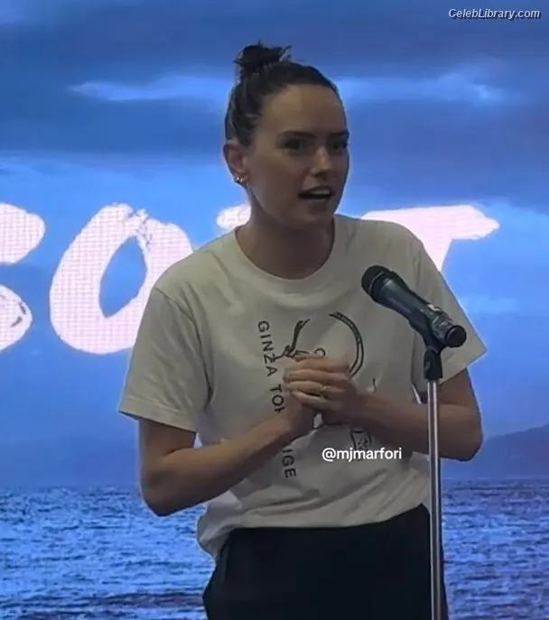 Daisy Ridley photo 22 of 1218