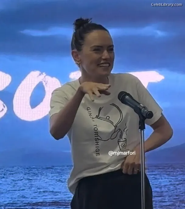Daisy Ridley photo 23 of 1218