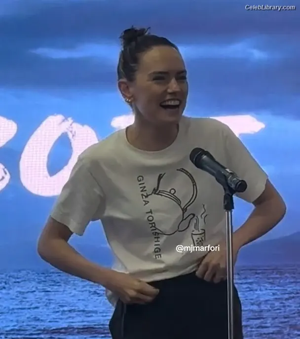 Daisy Ridley photo 24 of 1218