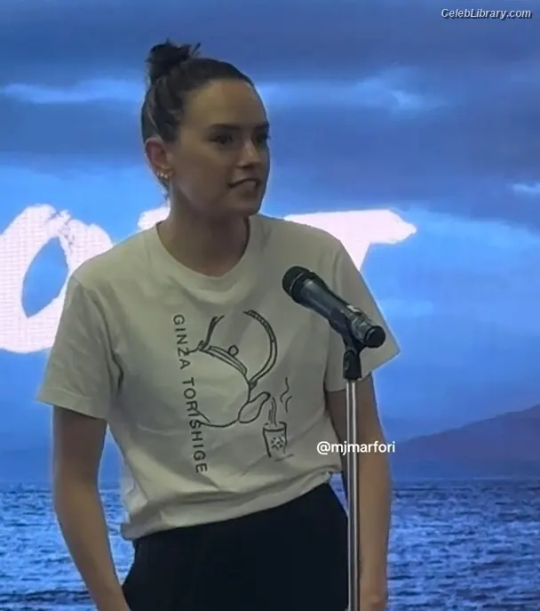 Daisy Ridley photo 2 of 1218