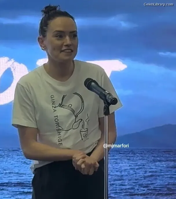 Daisy Ridley photo 4 of 1218